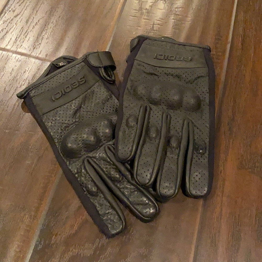 Black sedici leather gloves